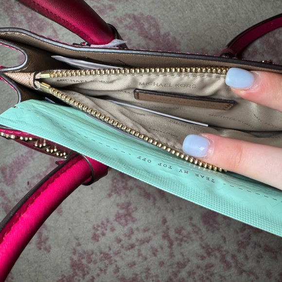 Brand new Michael Kors purse. - Picture 6 of 7